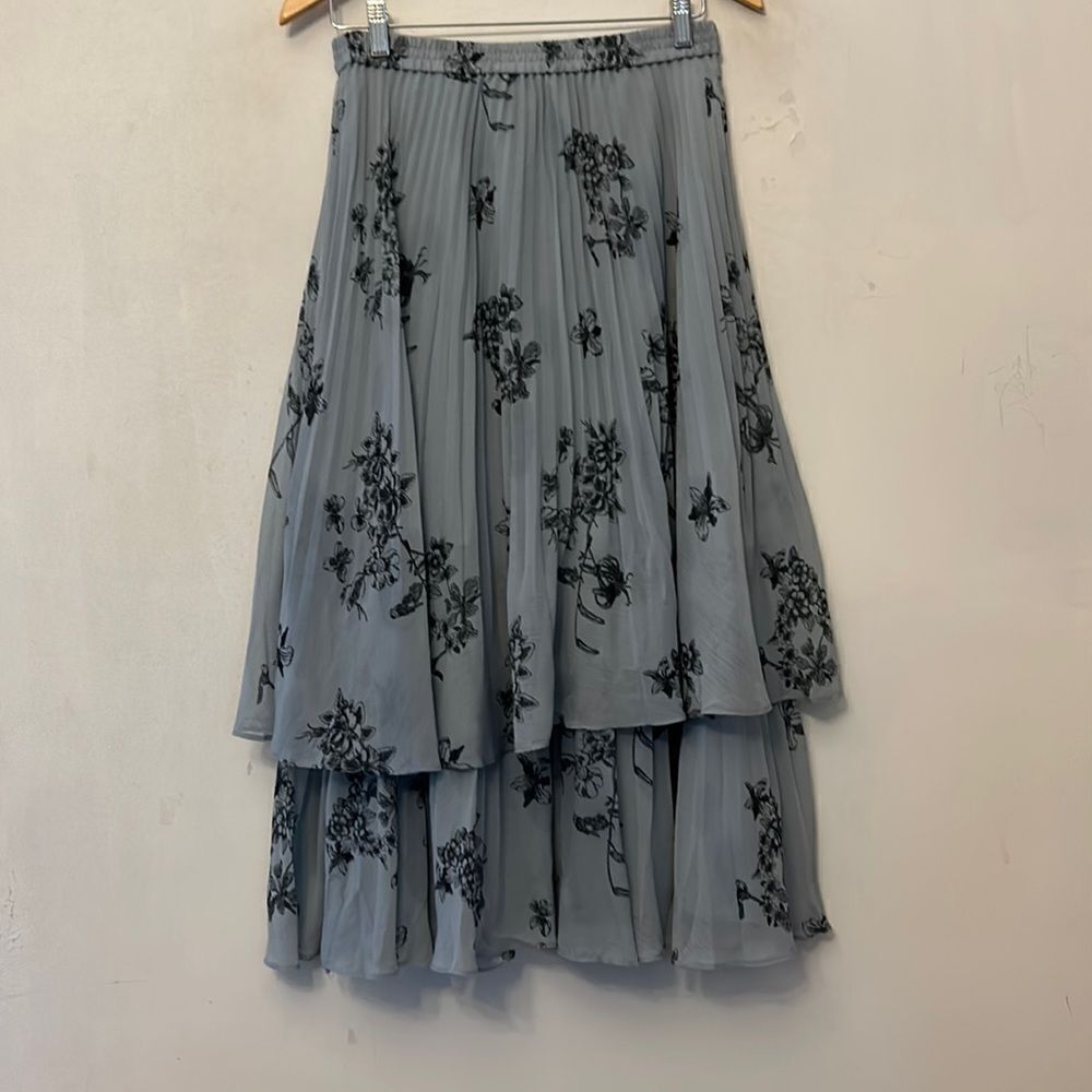 Club Monaco gray blue floral double layer pleated skirt Size M New